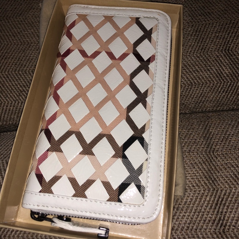 ❤️❤️Burberry woven Wallet❤️❤️